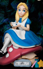 FIgurine: Alice In Wonderland