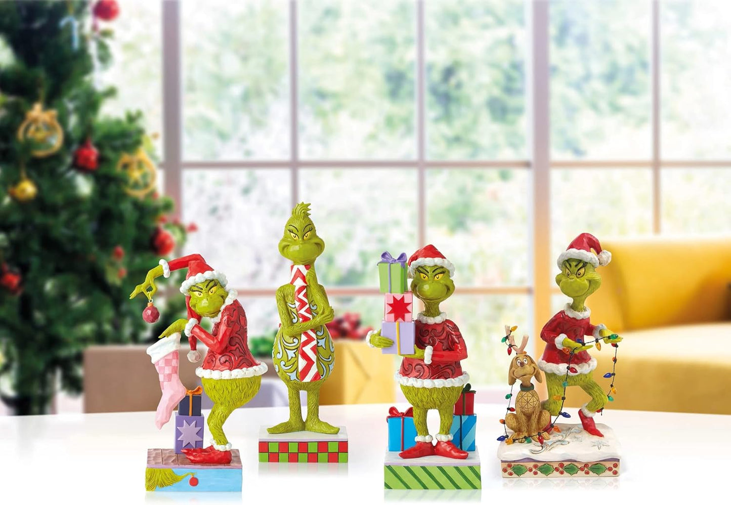 Figurine: Grinch - Holding Presents